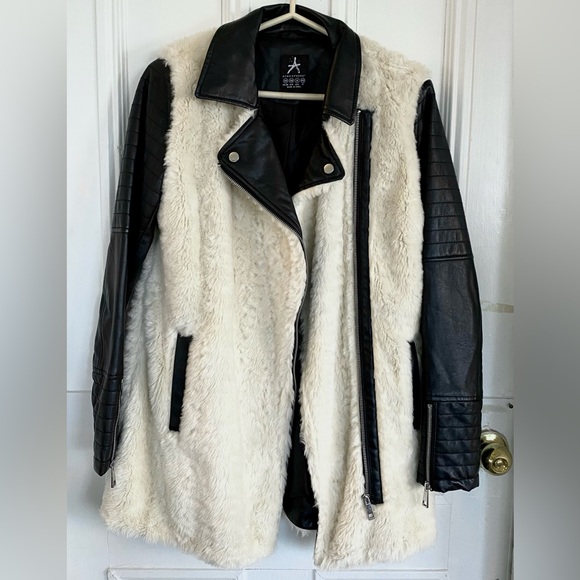 Beautiful leather/ fake fur jacket - Picture 1 of 4